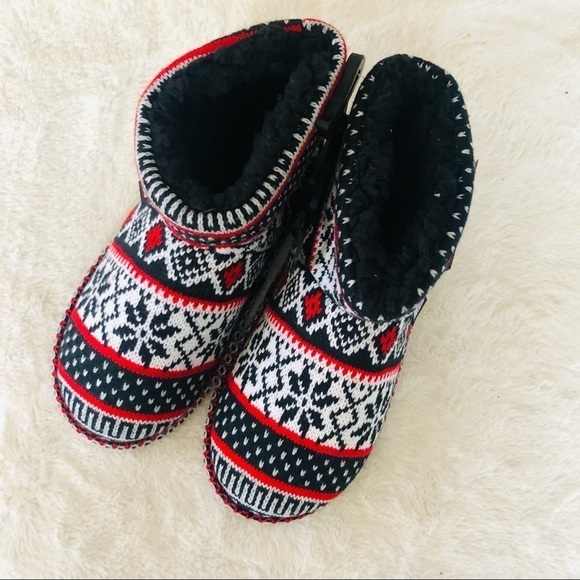 NWT Muk Luks sweater slippers - Picture 1 of 8
